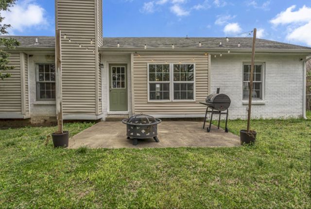 1202 Windchase Dr, Clarksville, TN 37042