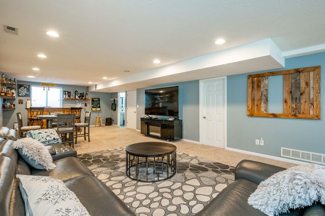 5746 SE 31st Court, Des Moines, IA 50320