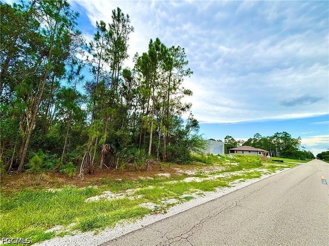 902 E 14th ST, Lehigh Acres, FL 33972