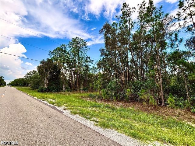 902 E 14th ST, Lehigh Acres, FL 33972
