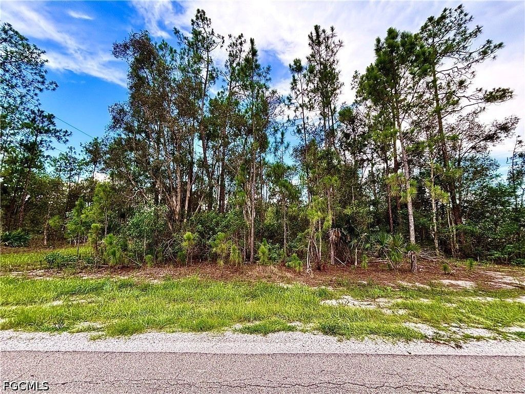 902 E 14th ST, Lehigh Acres, FL 33972