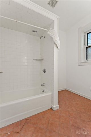 558 Howell Avenue, Cincinnati, OH 45220