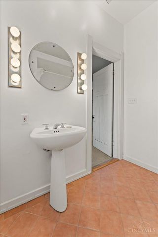 558 Howell Avenue, Cincinnati, OH 45220