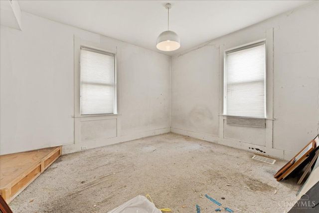 558 Howell Avenue, Cincinnati, OH 45220