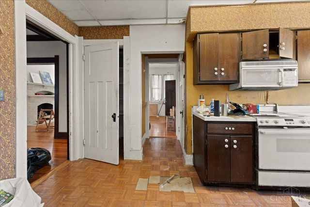 558 Howell Avenue, Cincinnati, OH 45220