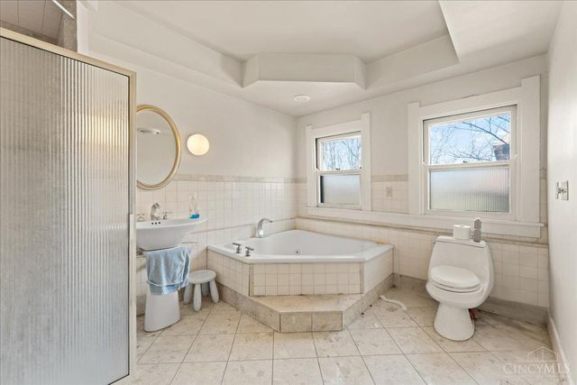 558 Howell Avenue, Cincinnati, OH 45220