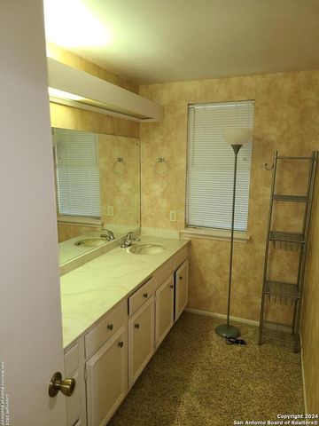 3678 Hidden Dr Apt 901, San Antonio, TX 78217