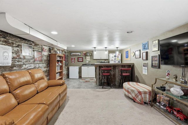 1420 N OWAISSA STREET, Appleton, WI 54911