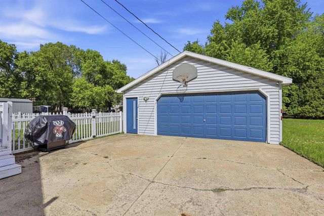 1420 N OWAISSA STREET, Appleton, WI 54911