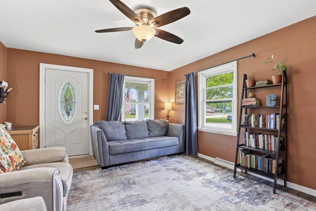 1420 N OWAISSA STREET, Appleton, WI 54911