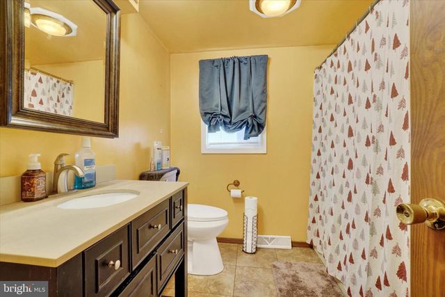 35 KLINE AVE, Manchester, PA 17345