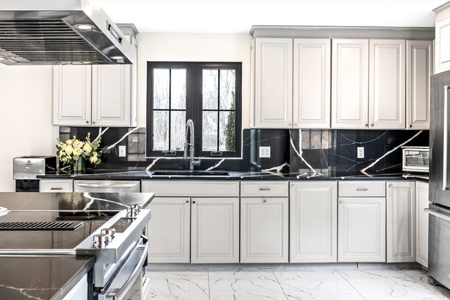 36 Fisher Road, Southborough, MA 01772