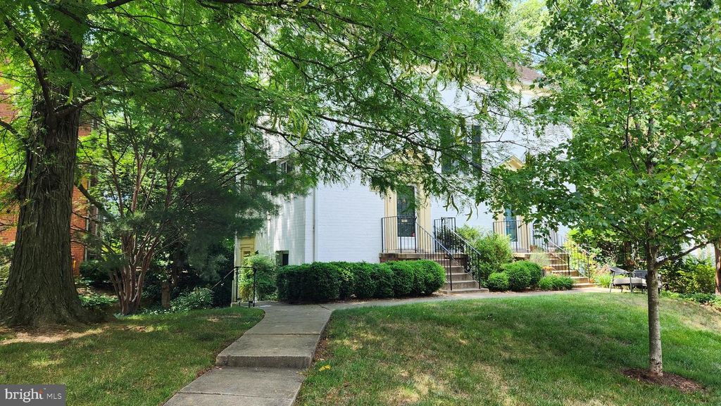 3476 MARTHA CUSTIS DR, Alexandria, VA 22302