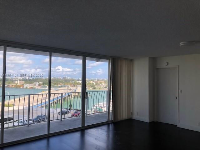 7601 E Treasure Dr 915, North Bay Village, FL 33141