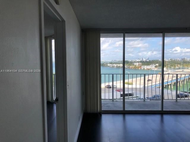 7601 E Treasure Dr 915, North Bay Village, FL 33141