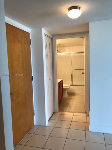 7601 E Treasure Dr 915, North Bay Village, FL 33141