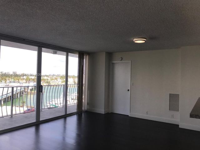 7601 E Treasure Dr 915, North Bay Village, FL 33141