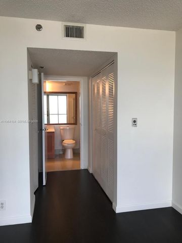 7601 E Treasure Dr 915, North Bay Village, FL 33141