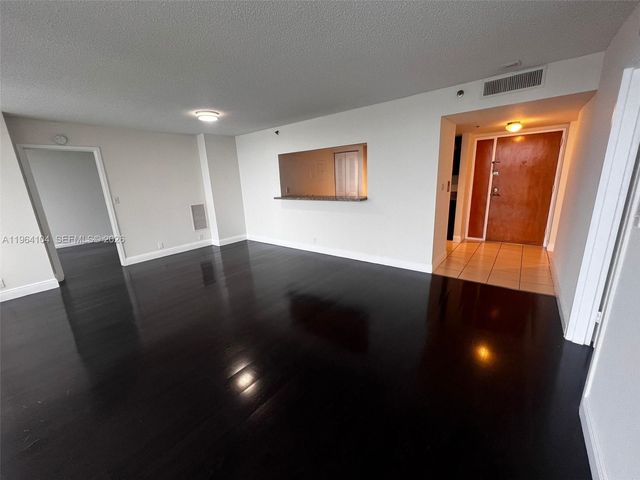 7601 E Treasure Dr 915, North Bay Village, FL 33141