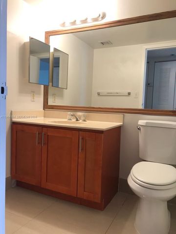 7601 E Treasure Dr 915, North Bay Village, FL 33141