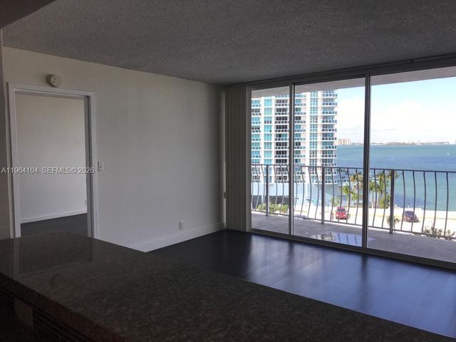 7601 E Treasure Dr 915, North Bay Village, FL 33141