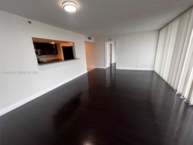 7601 E Treasure Dr 915, North Bay Village, FL 33141