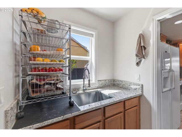 1967 Nw PENNY Ln, Mc Minnville, OR 97128