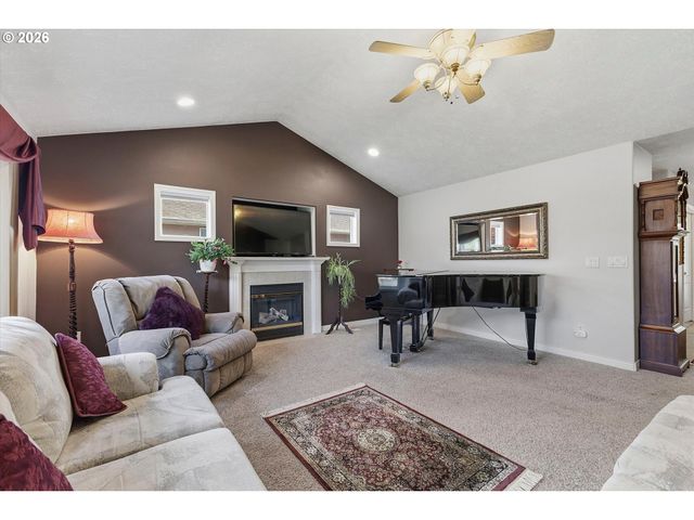 1967 Nw PENNY Ln, Mc Minnville, OR 97128