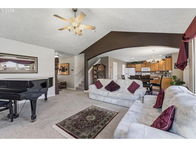 1967 Nw PENNY Ln, Mc Minnville, OR 97128