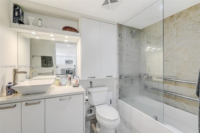 111 E Flagler St 708, Miami, FL 33131