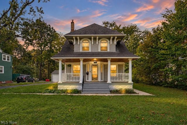 17930 Chagrin Boulevard, Shaker Heights, OH 44122