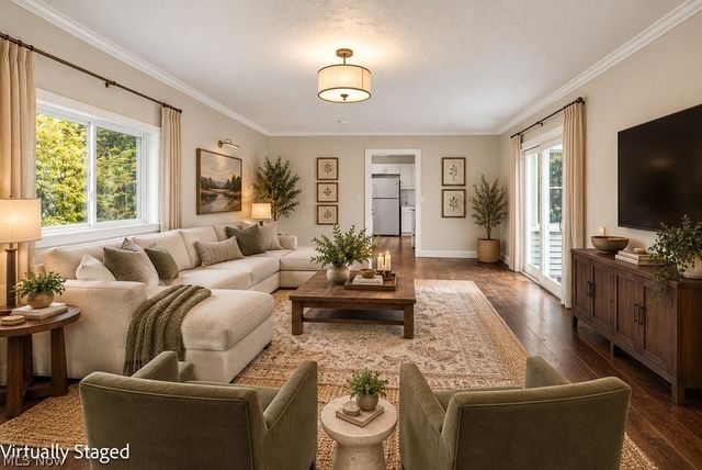 17930 Chagrin Boulevard, Shaker Heights, OH 44122