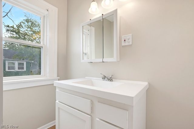 17930 Chagrin Boulevard, Shaker Heights, OH 44122