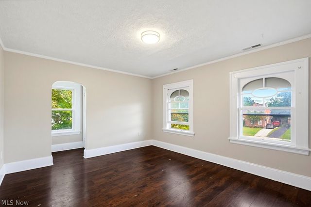 17930 Chagrin Boulevard, Shaker Heights, OH 44122