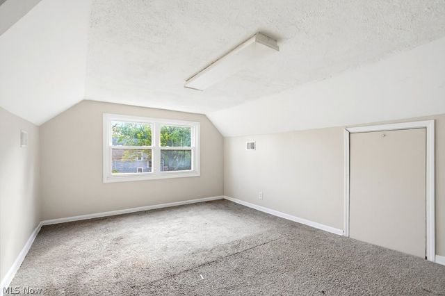 17930 Chagrin Boulevard, Shaker Heights, OH 44122