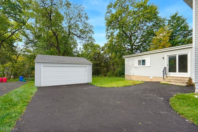 17930 Chagrin Boulevard, Shaker Heights, OH 44122