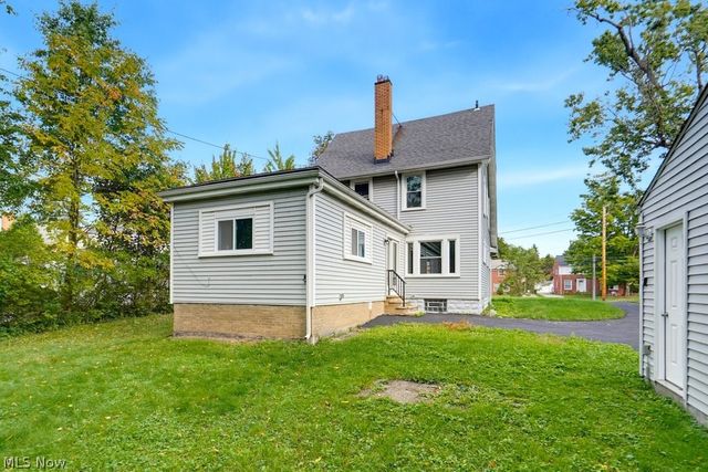 17930 Chagrin Boulevard, Shaker Heights, OH 44122