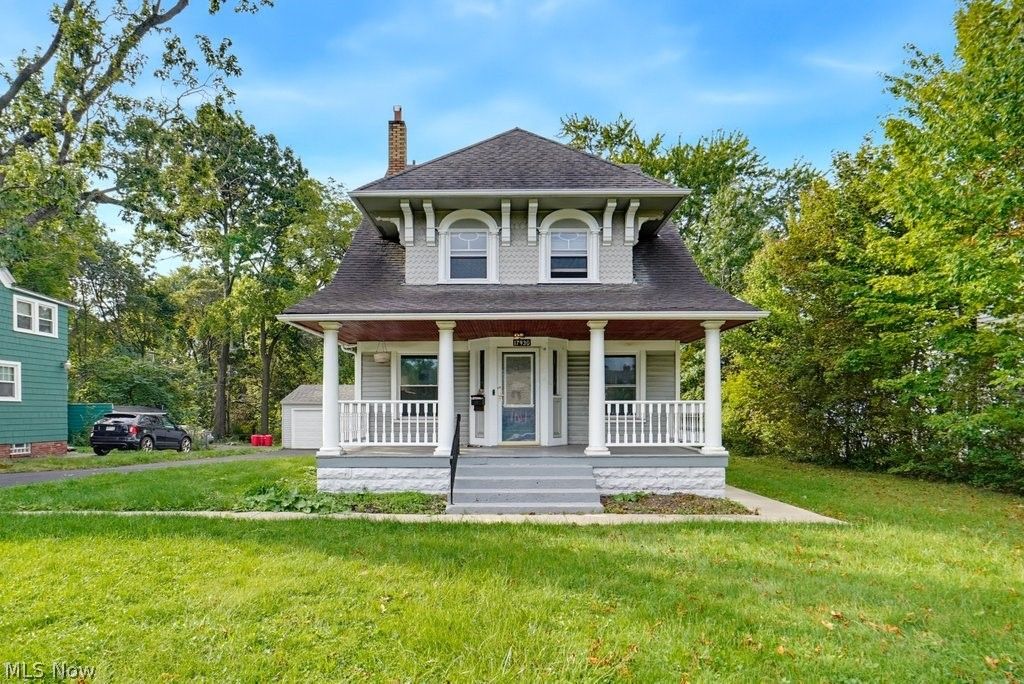 17930 Chagrin Boulevard, Shaker Heights, OH 44122
