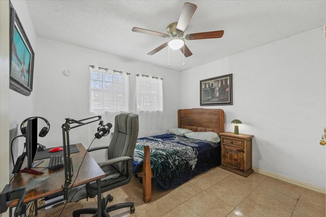 1605 E Lovers Lane, Arlington, TX 76010