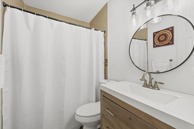 1605 E Lovers Lane, Arlington, TX 76010