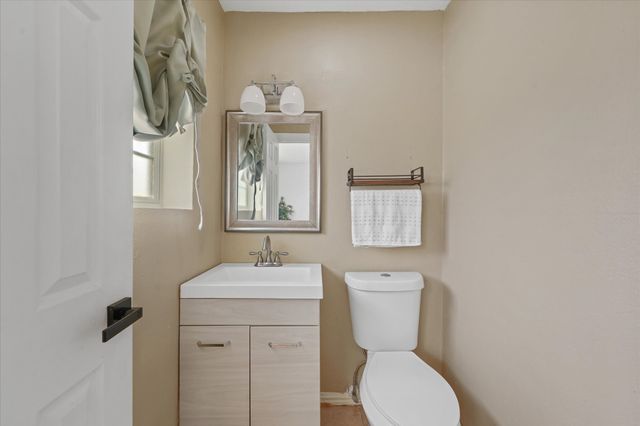 1605 E Lovers Lane, Arlington, TX 76010