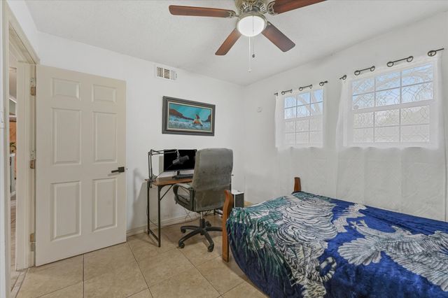 1605 E Lovers Lane, Arlington, TX 76010