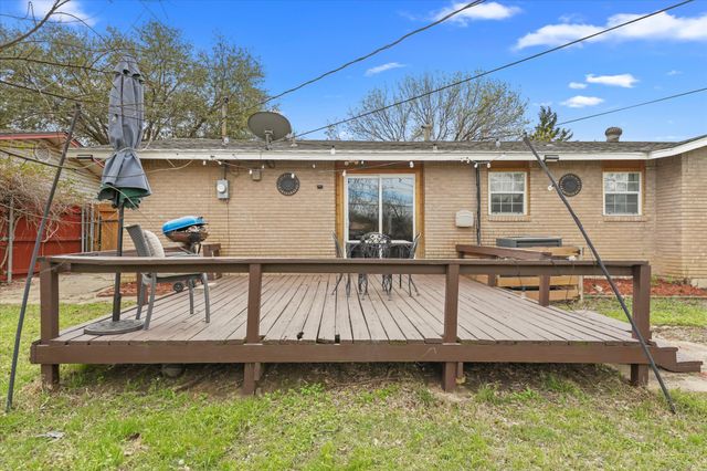1605 E Lovers Lane, Arlington, TX 76010