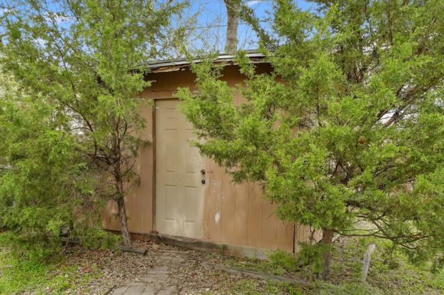 1605 E Lovers Lane, Arlington, TX 76010