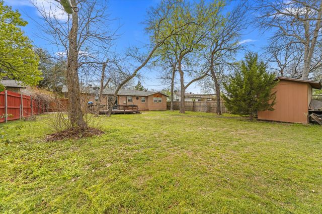 1605 E Lovers Lane, Arlington, TX 76010