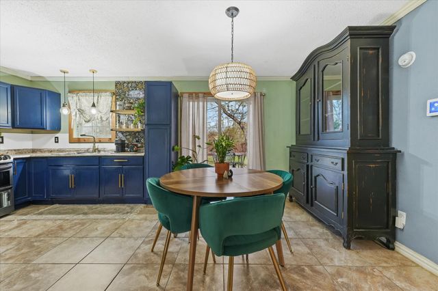 1605 E Lovers Lane, Arlington, TX 76010