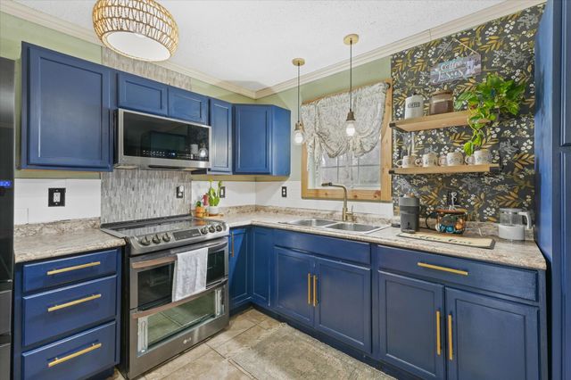 1605 E Lovers Lane, Arlington, TX 76010