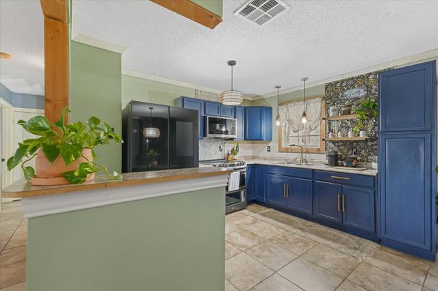 1605 E Lovers Lane, Arlington, TX 76010