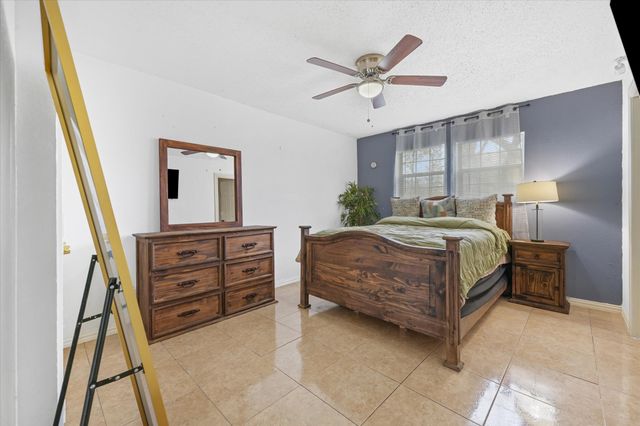 1605 E Lovers Lane, Arlington, TX 76010