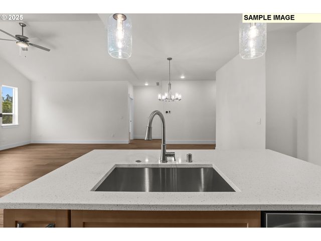 2243 E OTTER Loop 58, La Center, WA 98629